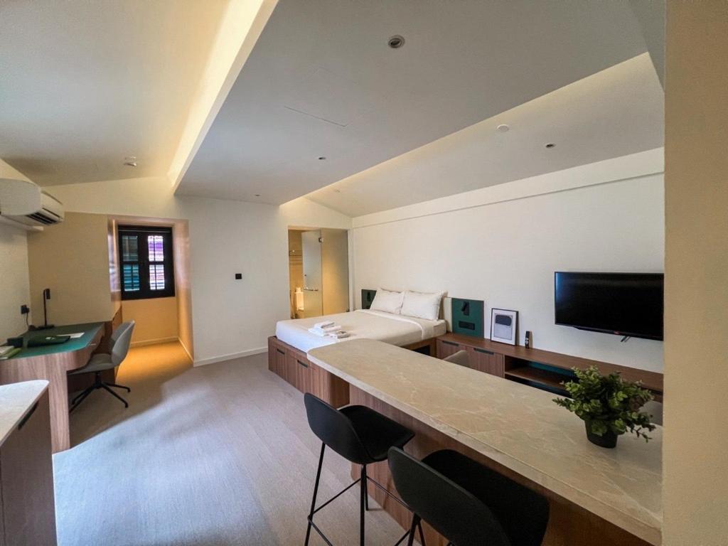Weave - Midtown 4*